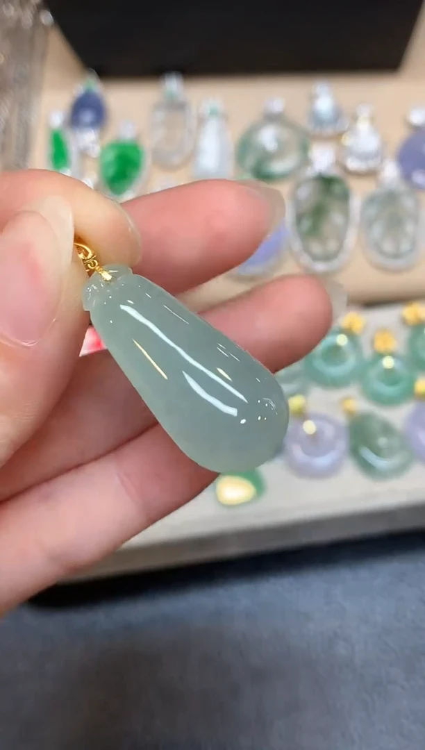 颈饰18K金镶嵌翡翠福瓜【无服务费