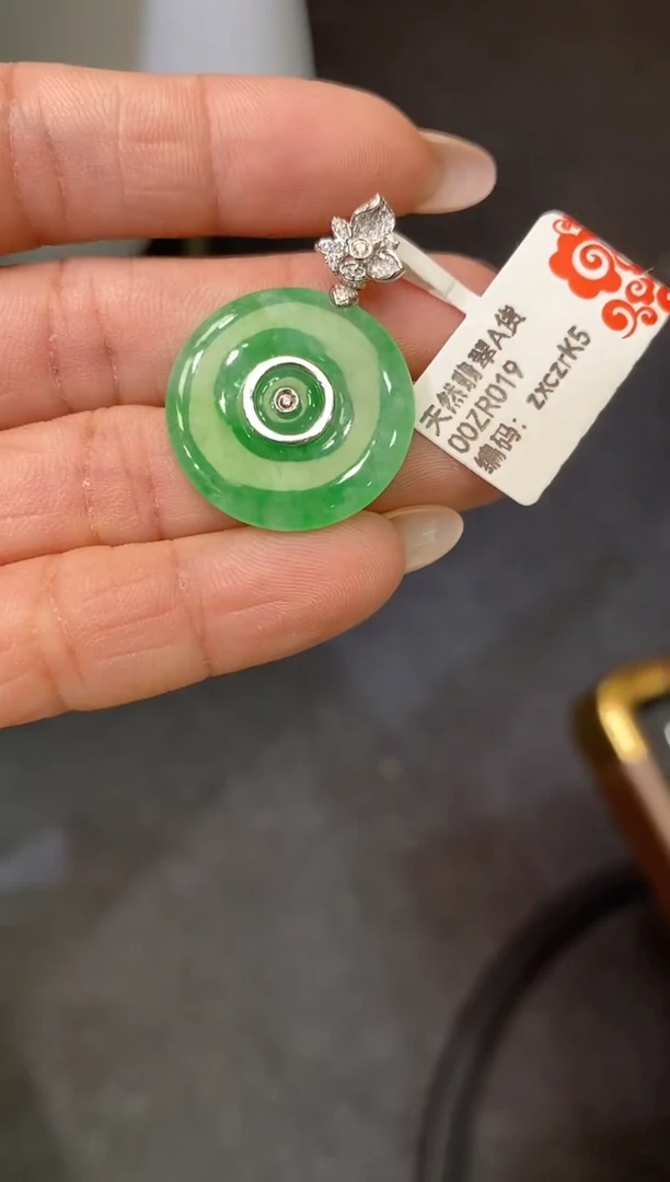 吊坠(不含链)18K金镶嵌翡翠甜甜圈