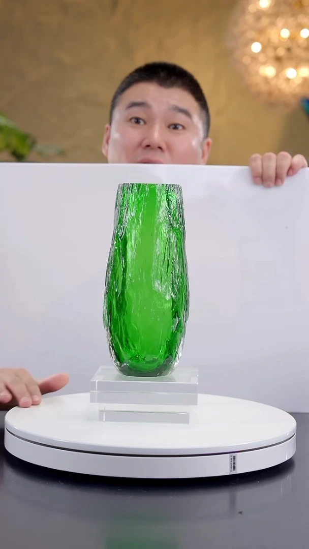 摆件祖母绿色树干纹花器