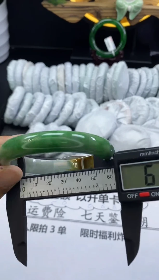 翡翠手镯未镶嵌缅甸翡翠处理手镯饰品