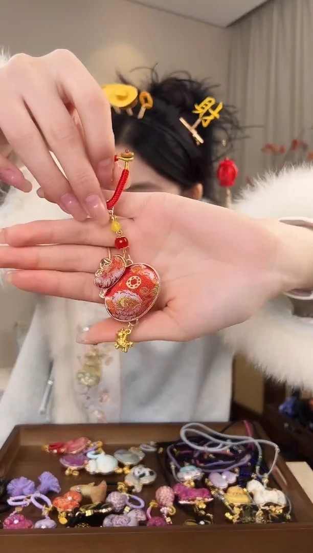 刺绣(****)红色袋子包挂