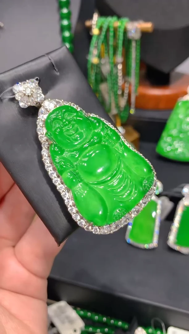 颈饰银S925镶嵌翡翠40一季