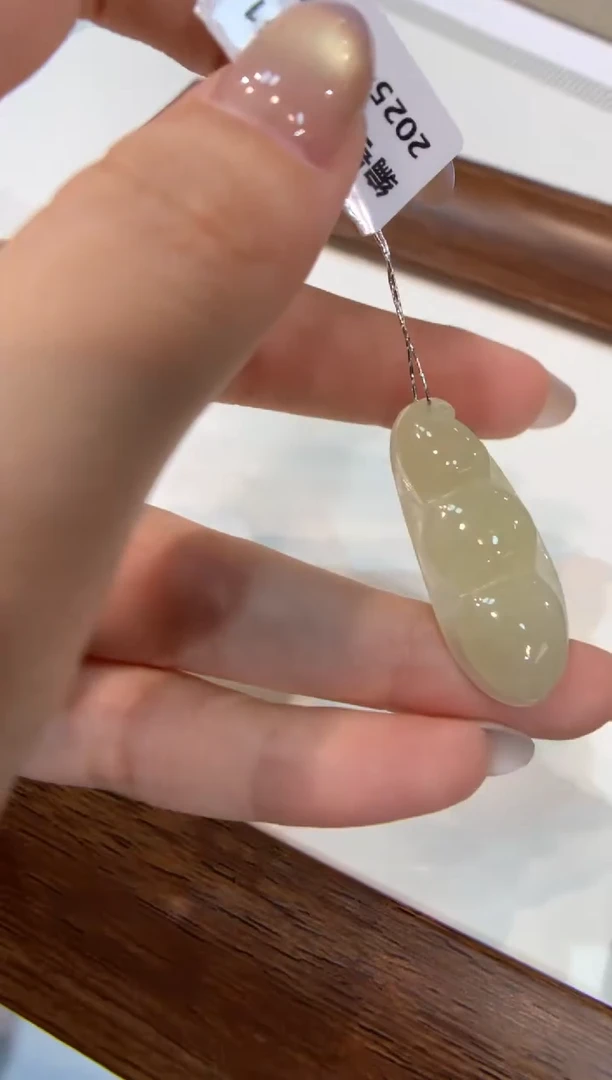 颈饰未镶嵌翡翠福豆