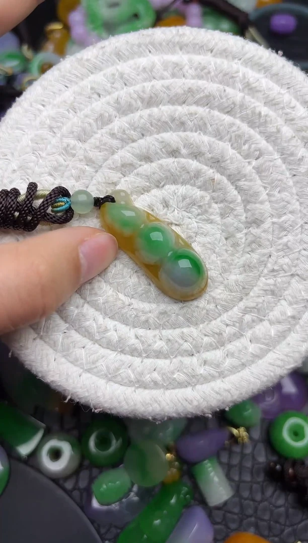 颈饰未镶嵌翡翠缅甸翡翠吊坠