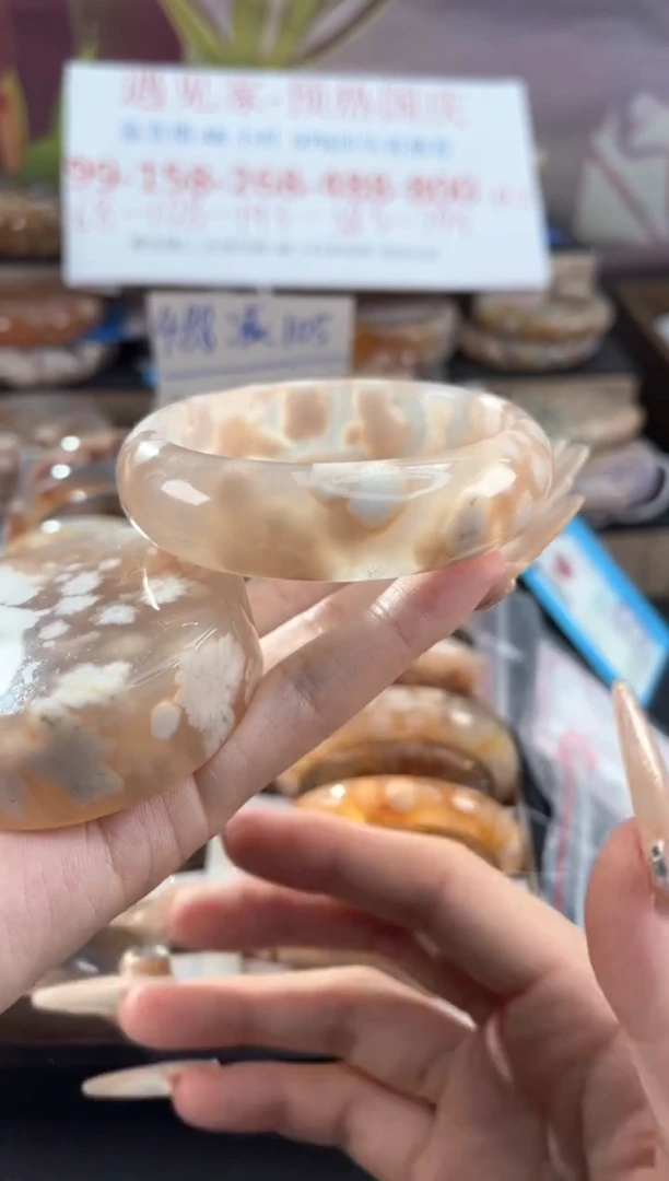 未镶嵌手镯石英质玉59