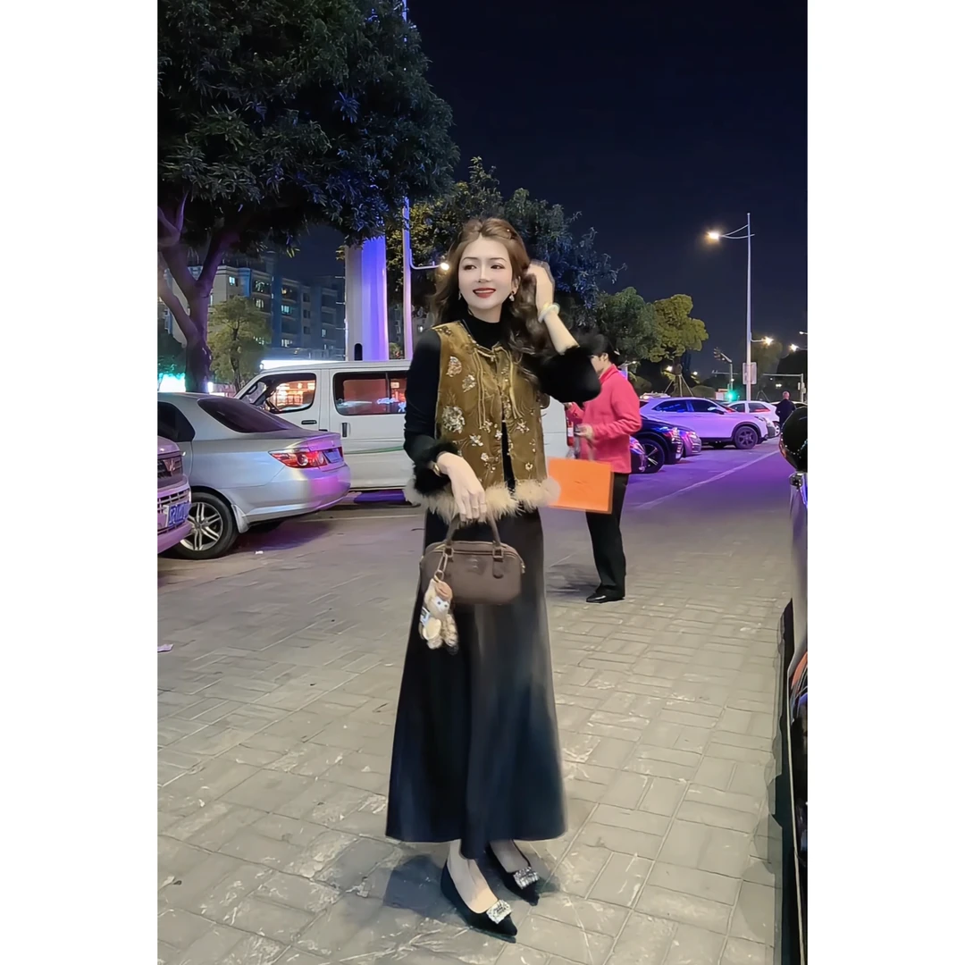 涵儿家 洋气重工亮片国风刺绣毛边马甲 VS松紧缎面复合绒加厚半裙