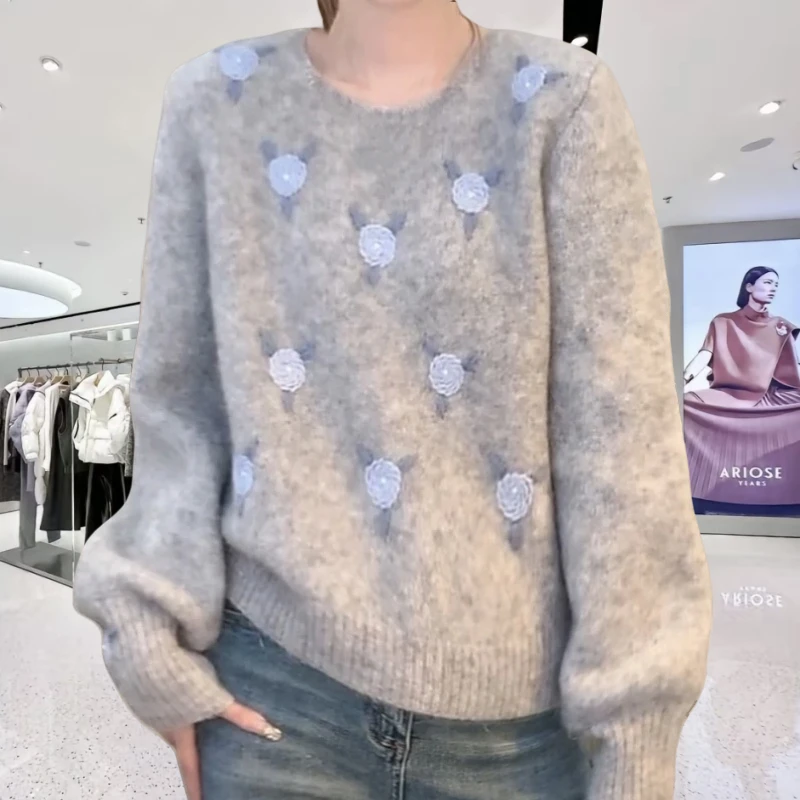 春季圆领小花毛衣慵懒风软糯设计感2025百搭长袖套头女士毛衣