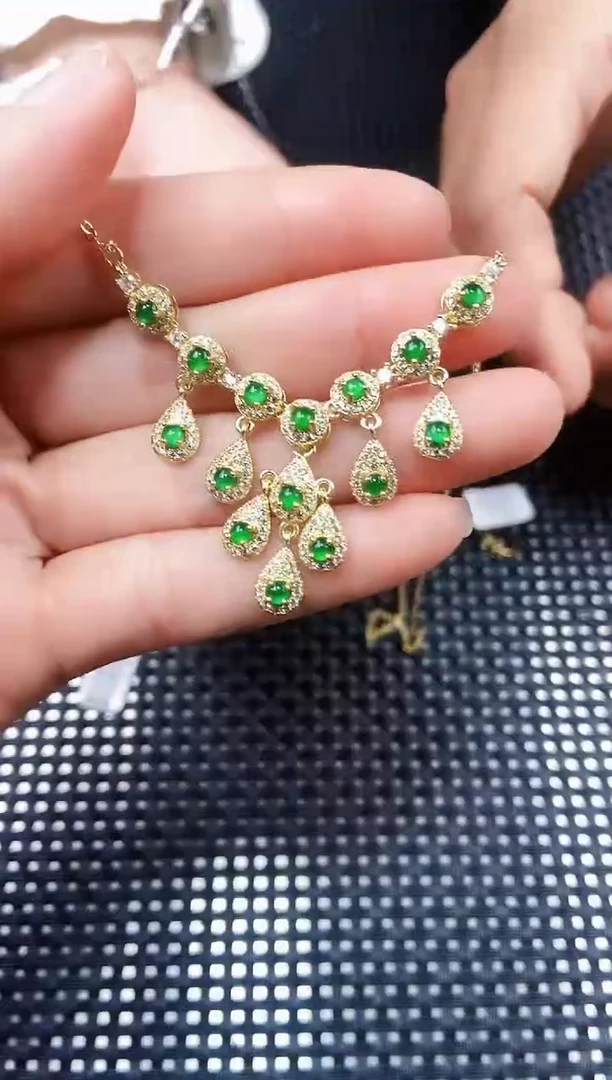【闪购商品】翡翠颈饰未镶嵌11111111