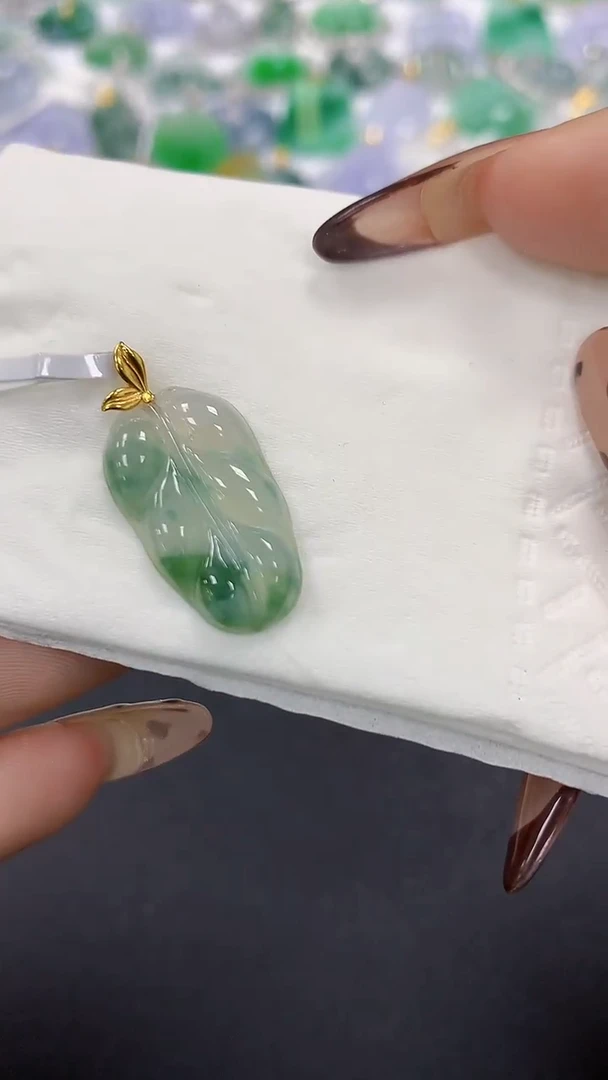 颈饰18K金镶嵌翡翠a货假一赔三支持复检百元上9元证书费自理