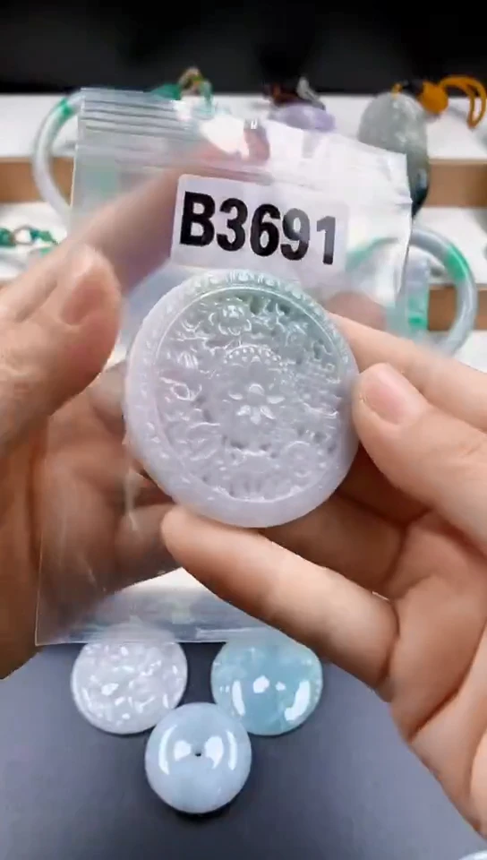 颈饰未镶嵌翡翠天然翡翠吊坠挂件