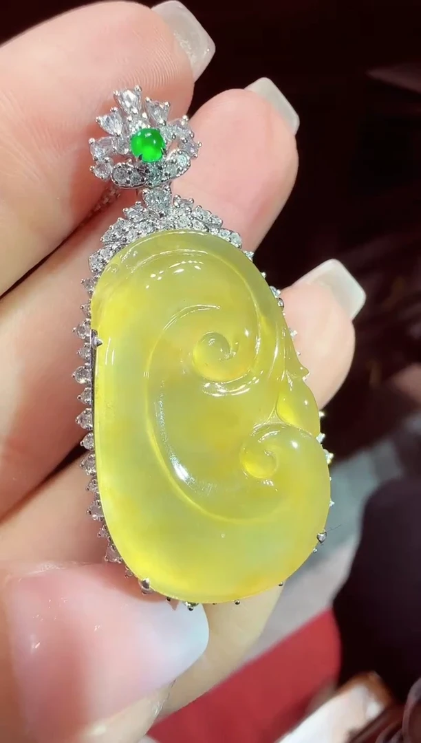 【闪购商品】翡翠吊坠(不含链)18K金镶嵌如意