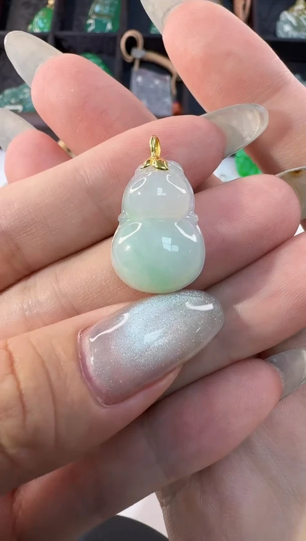 颈饰18K金镶嵌翡翠缅甸A货翡翠