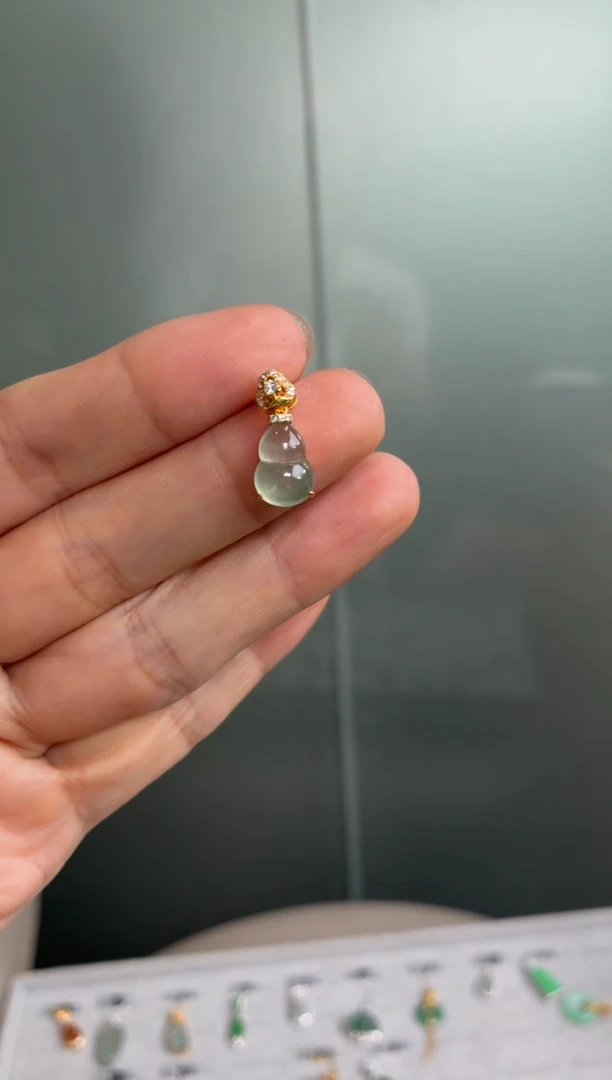 颈饰18K金镶嵌翡翠天然翡翠A货