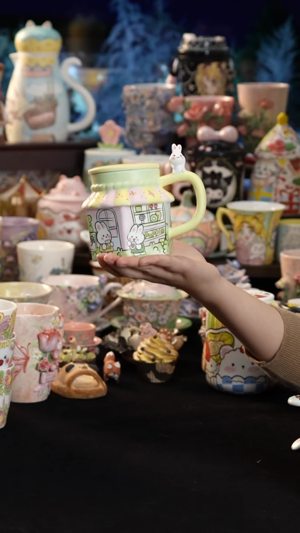 摆件陶景德镇釉下彩手绘设计师款陶瓷