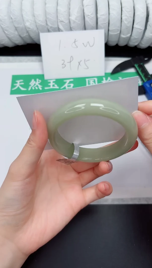 未镶嵌手镯石英质玉156-57.5DK