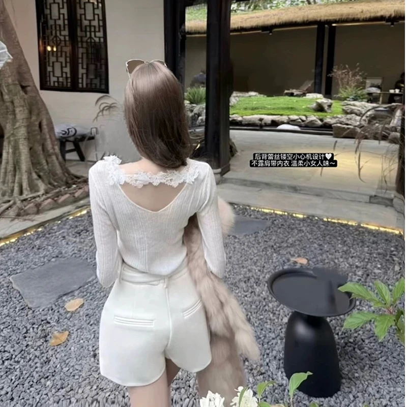 白月光穿搭纯欲蕾丝花边两穿针织衫女性感V领白色短款上衣打底衫