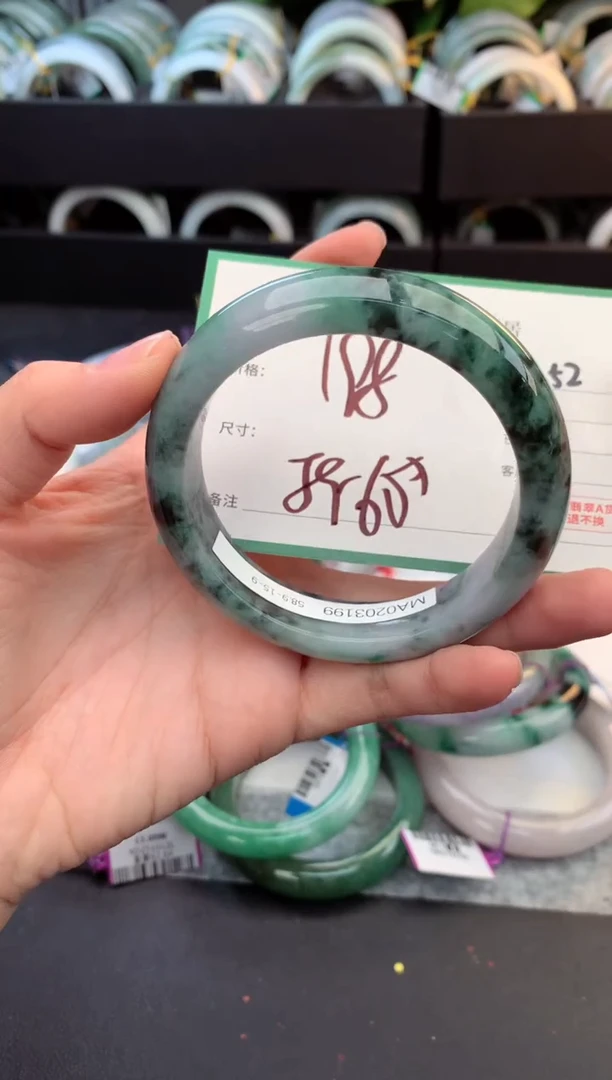未镶嵌定制翡翠D****a毛货需精细抛光+多人