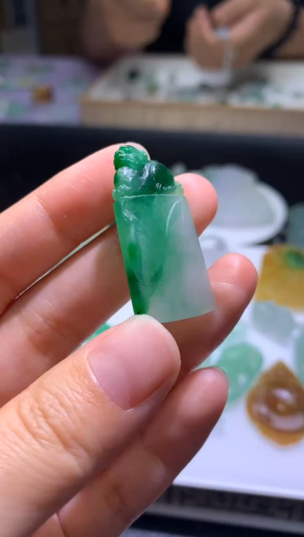 未镶嵌定制翡翠毛货