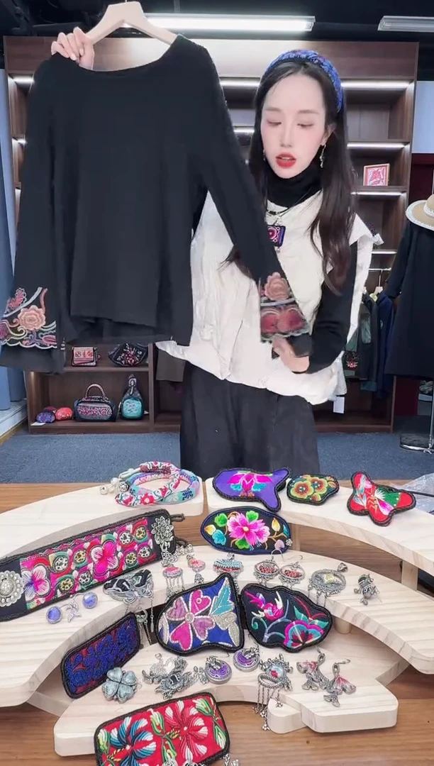 织绣A127蒙阿苏苗绣传承店