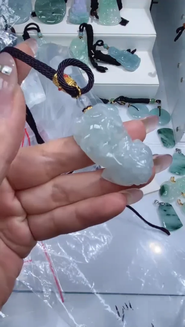 颈饰未镶嵌翡翠吊坠
