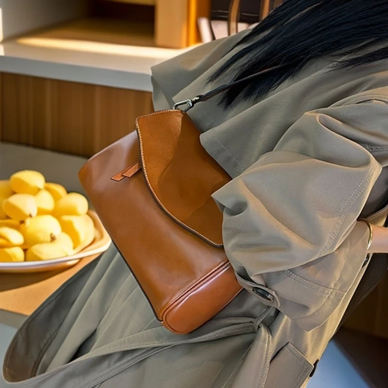 秋冬斜挎款小众通勤单肩包简约复古风百搭纯色单根防刮时尚休闲