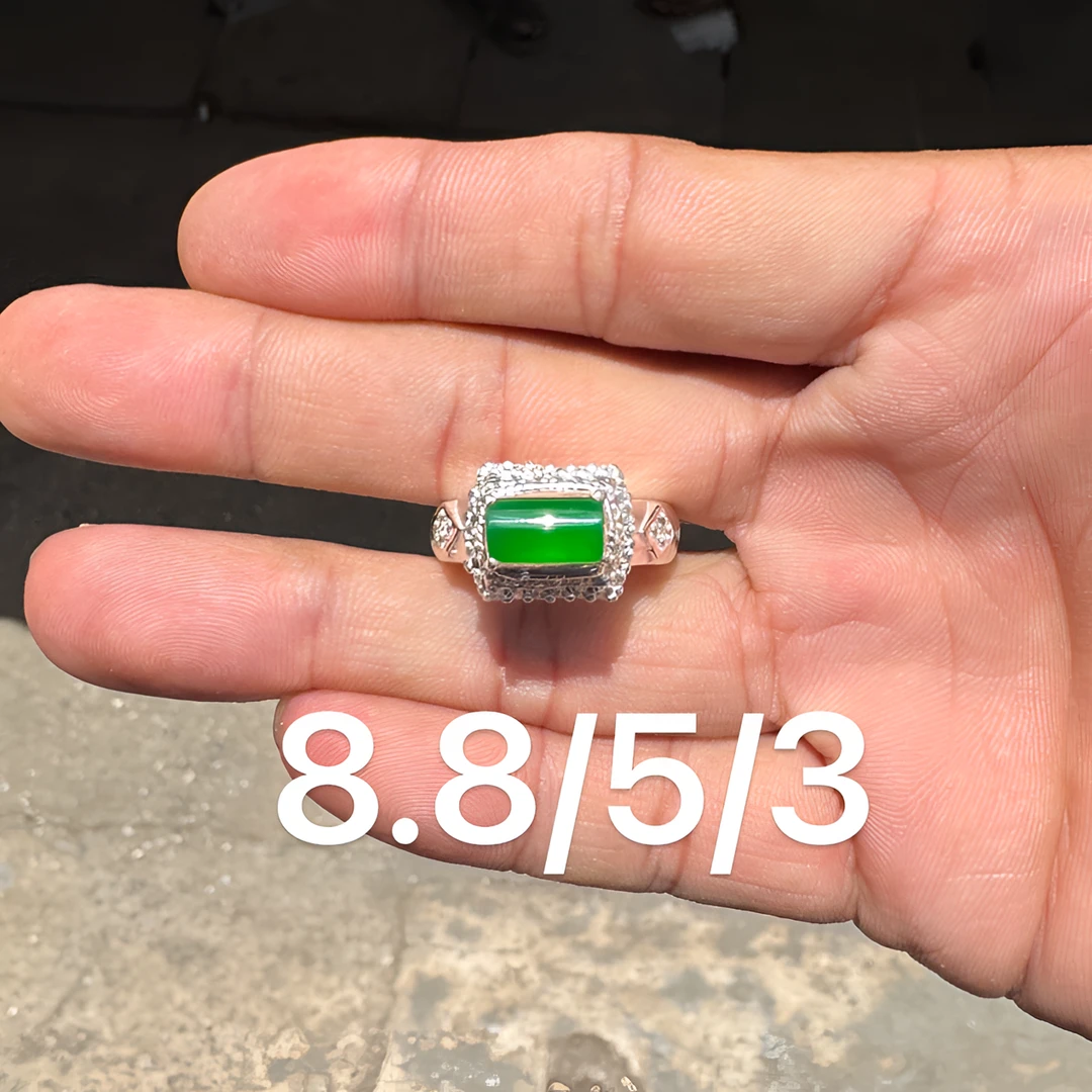 0622(小哪吒在源头)高冰种翡翠马鞍浓阳绿戒面干净杠味荧光足M180