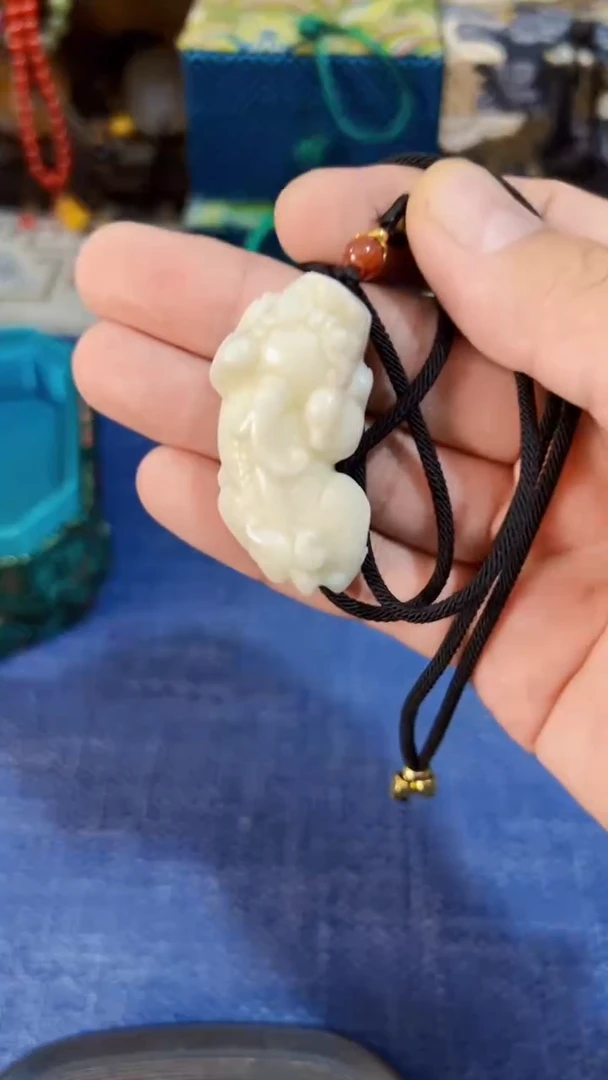 蓝田玉（蛇纹石化大理石玉）挂件合金蓝田 貔貅挂坠
