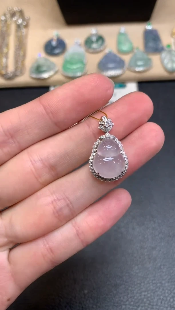 【闪购商品】翡翠颈饰18K金镶嵌葫芦【无服务费】