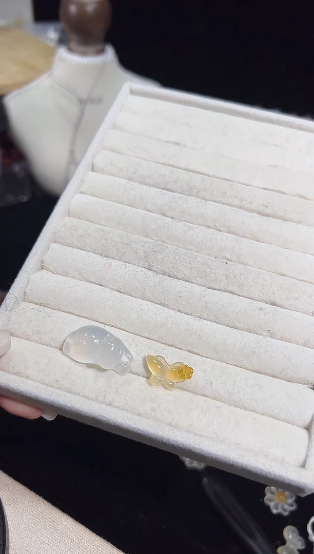 A867趴趴猫  蝶恋花裸发