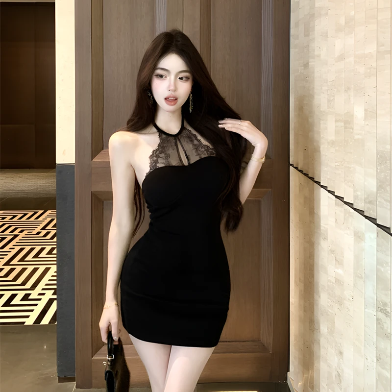 法式设计感小众蕾丝拼接挂脖连衣裙女纯欲风气质修身显瘦包臀短裙
