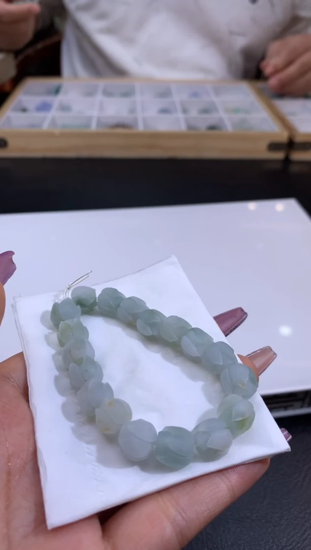 未镶嵌定制翡翠小****?翡翠