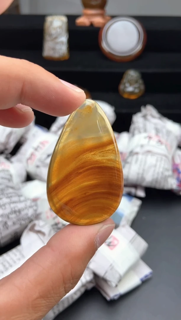 琥珀颈饰未镶嵌水滴吊坠