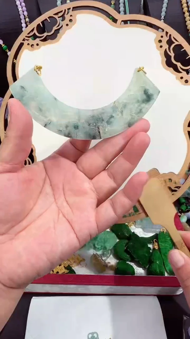 翡翠未镶嵌颈饰吊坠