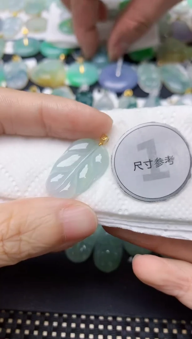 翡翠18K金镶嵌颈饰天然缅甸A货翡翠