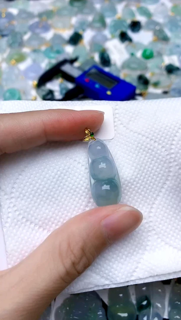 颈饰18K金镶嵌翡翠天然A货翡翠