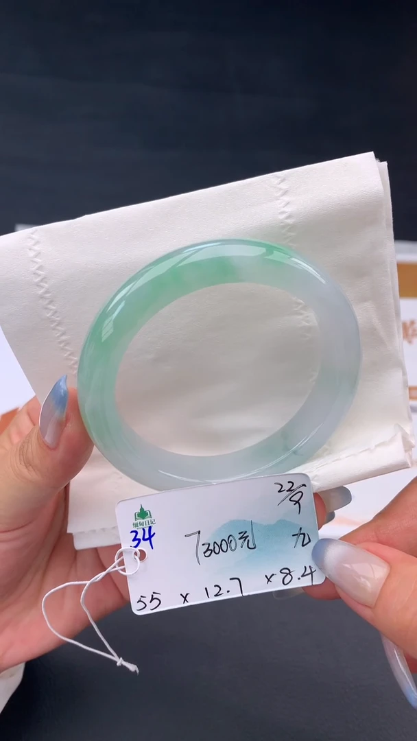 未镶嵌手镯翡翠自带#送人#，联系客服核对地址~