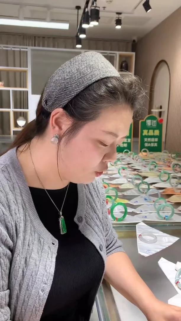 未镶嵌手镯翡翠-F99-圆条54.8 -全款 22 万-定金2万