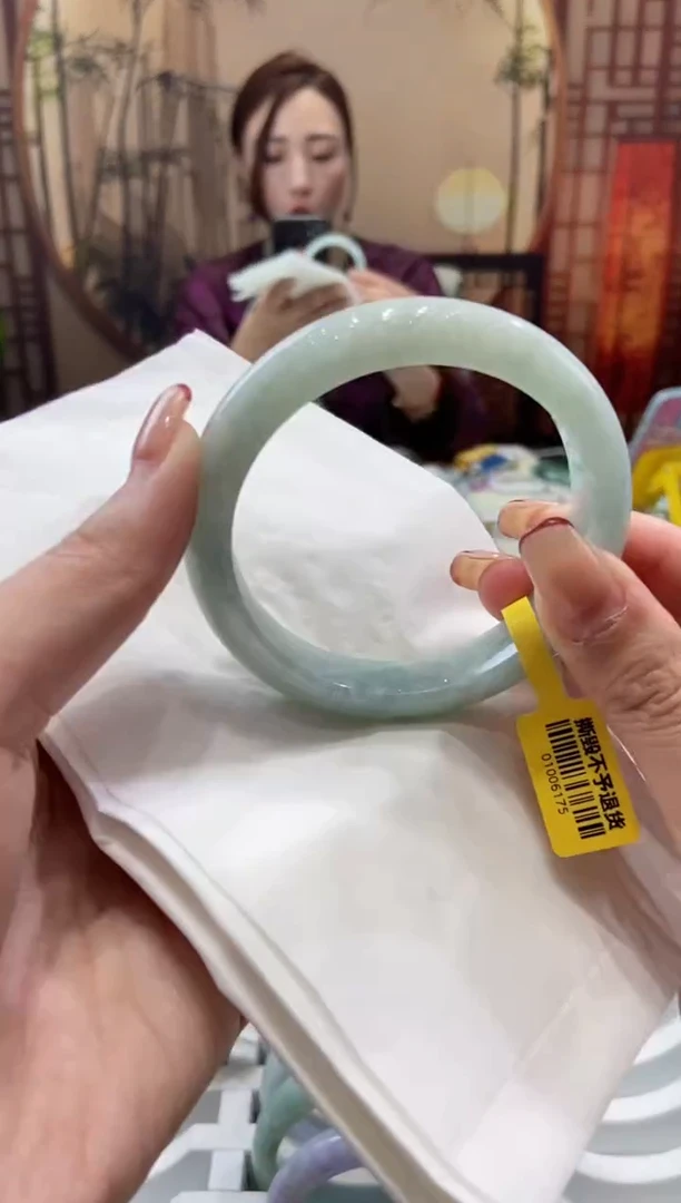 【闪购商品】翡翠手镯未镶嵌000010399