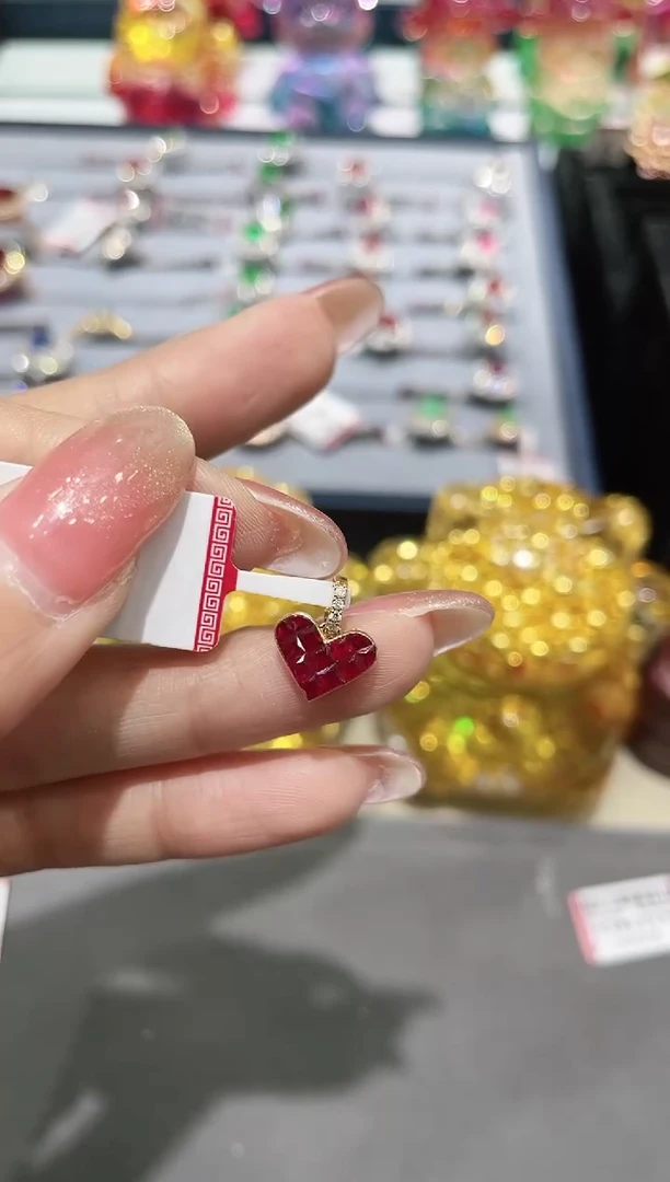 吊坠18K金镶嵌红宝石吊坠