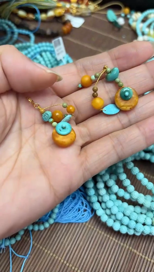 未镶嵌颈饰琥珀发一件设计款  奶嘴提溜