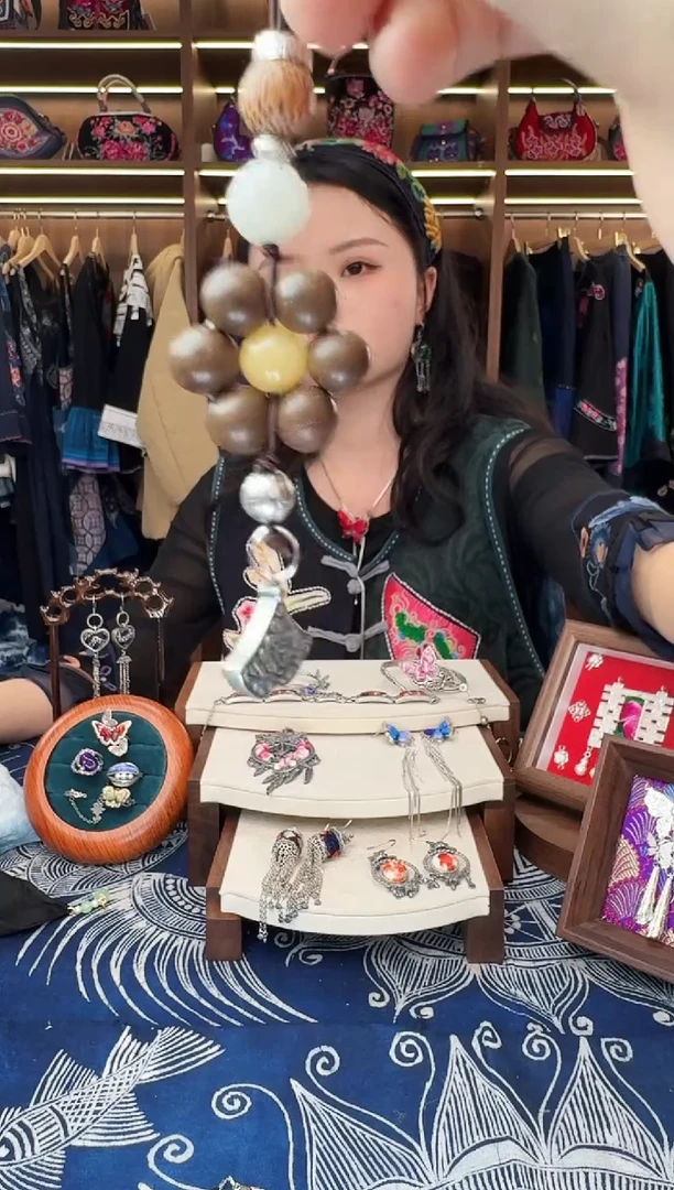 织绣12黔东南苗族刺绣