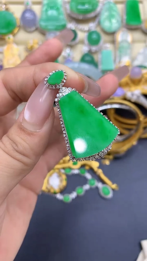 颈饰18K金镶嵌翡翠424-中国好珍宝