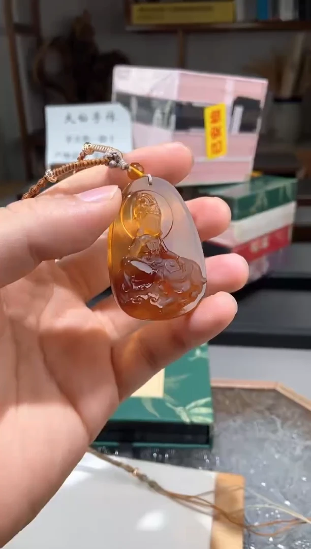 琥珀颈饰未镶嵌金棕珀普贤菩萨宝宝佛