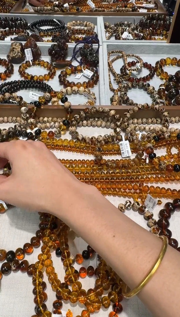 琥珀颈饰未镶嵌淡****味108  金珀一级     8MM