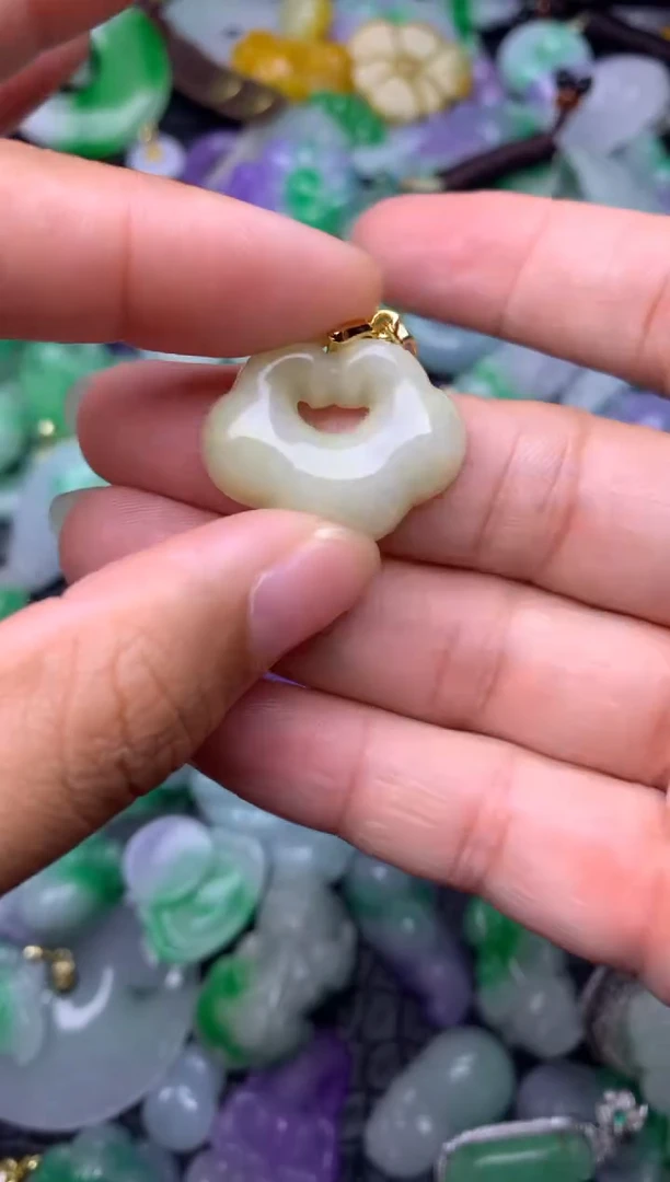 颈饰未镶嵌翡翠缅甸翡翠吊坠