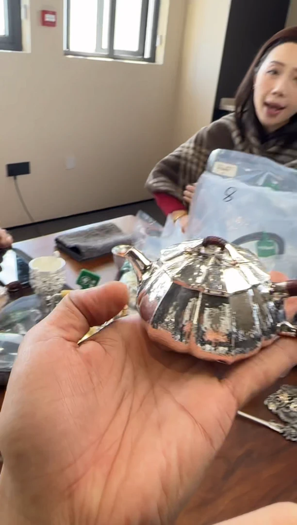 预售 呆坐  手敲锤纹菱瓣三足石瓢壶