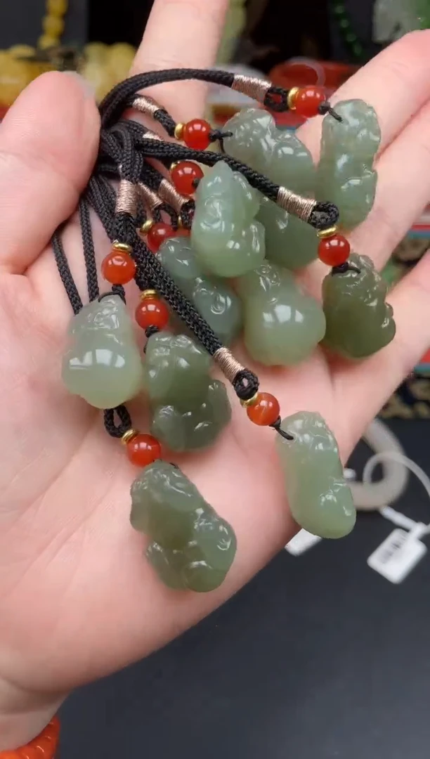 和田玉未镶嵌颈饰吊坠多样性发其一f036