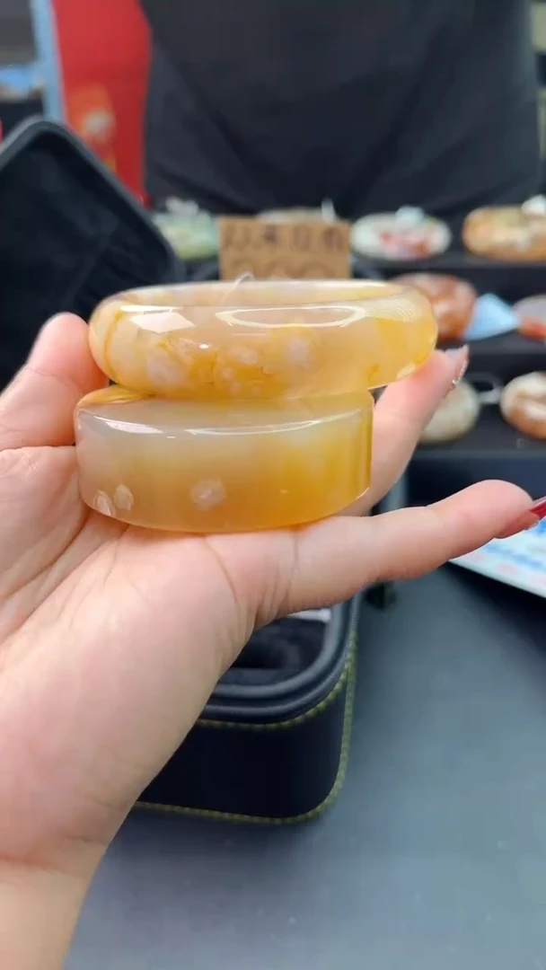 【闪购商品】石英质玉手镯未镶嵌赠送镯心（65圈口）