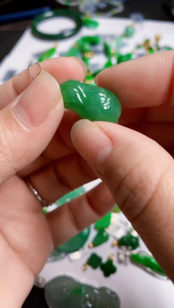 【闪购商品】翡翠颈饰未镶嵌吊坠