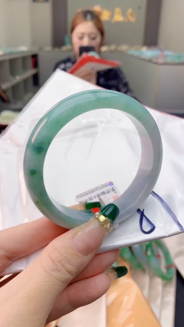 翡翠手镯未镶嵌0281810213